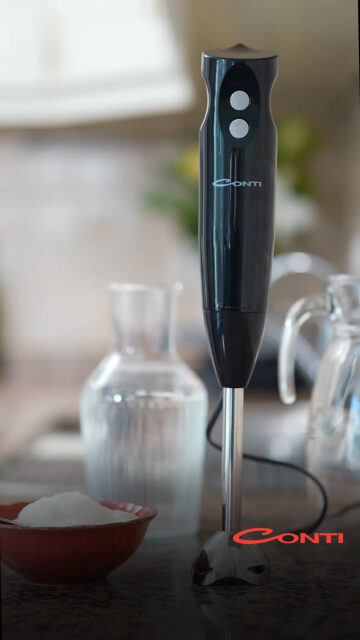 Mutfakta pürüzsüz sonuçların sırrı Conti Xblade Çubuk Blender ile açığa çıkıyor! 🔥🖤
1700W yüksek motor gücü ve 4 bıçaklı X-Blade teknolojisiyle en sert malzemeler bile Conti ile saniyeler içinde tam kıvamına geliyor. Ergonomik tasarımı sayesinde kontrol tamamen sizin elinizde; karıştırmak, ezmek ve hazırlamak artık çok daha zahmetsiz.
En sevdiğiniz tarifleri hızla gerçeğe dönüştürürken mutfaktaki profesyonelliğin tadını çıkarın. ✨
#Conti #ContiHepSeninle