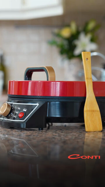 Mutfakta yaratıcılığınızı konuşturmanın en lezzetli yolu Conti Hanımeli Pizza Tavası’ndan geçiyor! 🍕🔥
Pizzadan lahmacuna, ızgaradan böreğe kadar her tarifi tam kıvamında pişiren bu çok yönlü tava, mutfaktaki sınırları ortadan kaldır. 180 derece açılabilen gövdesi ve yapışmaz plakalarıyla hem pişirme hem de temizlik sürecini kolaylaştırır. ✨
Eşit ısı dağılımı sayesinde dışı çıtır, içi yumuşacık lezzetler hazırlamak artık saniyeler meselesi. Evdeki şeflerin yeni favorisi ile tanışmaya hazır olun! 🧑‍🍳👩‍🍳
#Conti #ContiHepSeninle