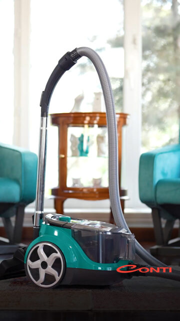 Evinizde tertemiz bir nefes için Conti Rally Elektrikli Süpürge tek başına yeter! 🌀🧹
Güçlü emiş performansı ve ayarlanabilir hız kontrolü ile Conti Rally, her yüzeyde derinlemesine temizlik sağlar. Farklı aparatları sayesinde sadece yerleri değil; koltuk ve köşe noktaları da tozdan arındırarak yaşam alanınızı ferahlatır. ✨
#Conti #ContiHepSeninle